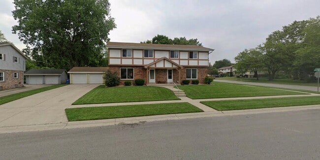 Building Photo - 1013 River Park Cir W