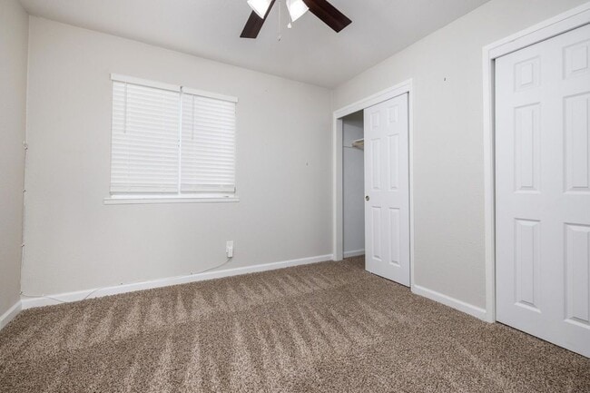 Building Photo - 5473 W Santa Ana Ave