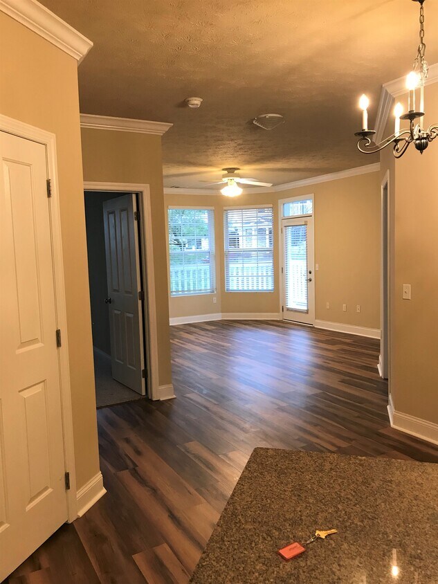 Foto principal - 1621 Suncrest Vlg
