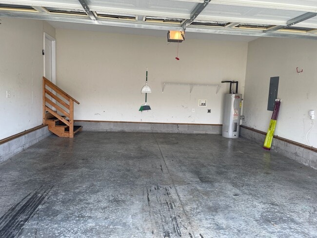 Foto del edificio - 365 Andrew Dr