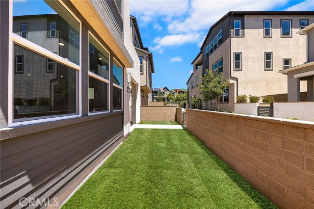 Building Photo - 422 Lobata