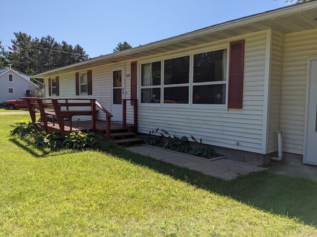 Front deck with seating - 705 Taylor St
