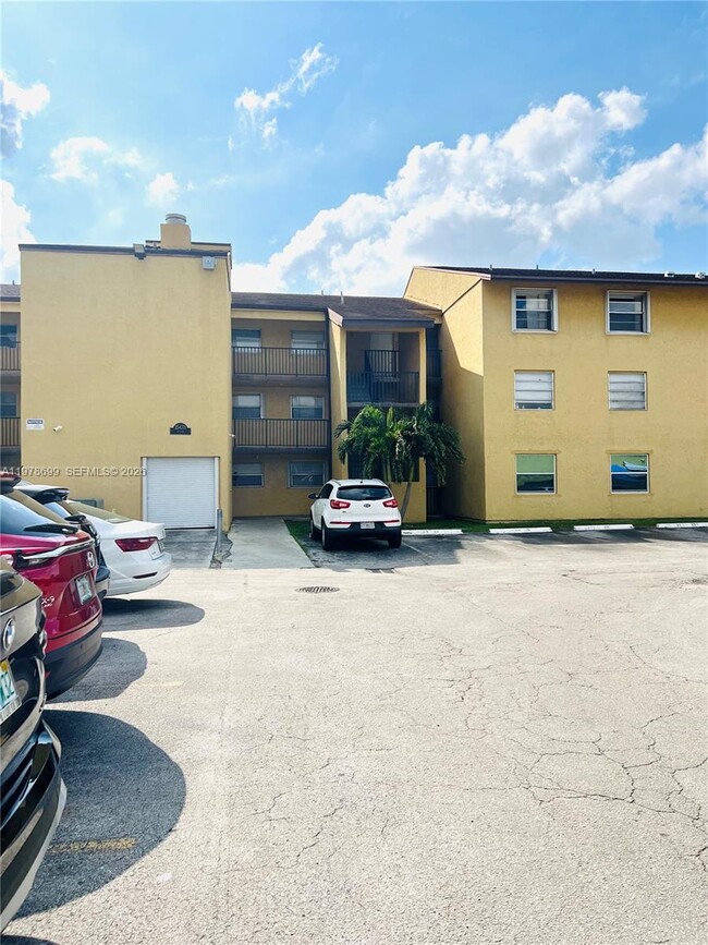 Building Photo - 15470 SW 82nd Ln