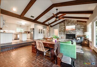Building Photo - 948 Encino Dr
