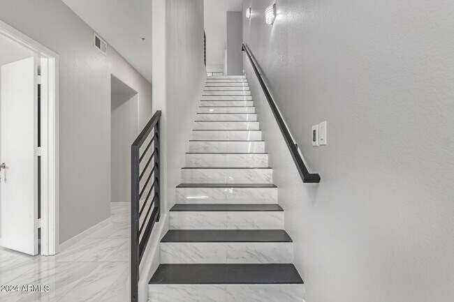 Foto del edificio - 6745 N 93RD Ave