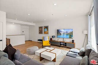 Building Photo - 6020 S Seabluff Dr