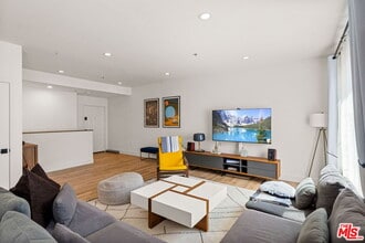 Building Photo - 6020 S Seabluff Dr