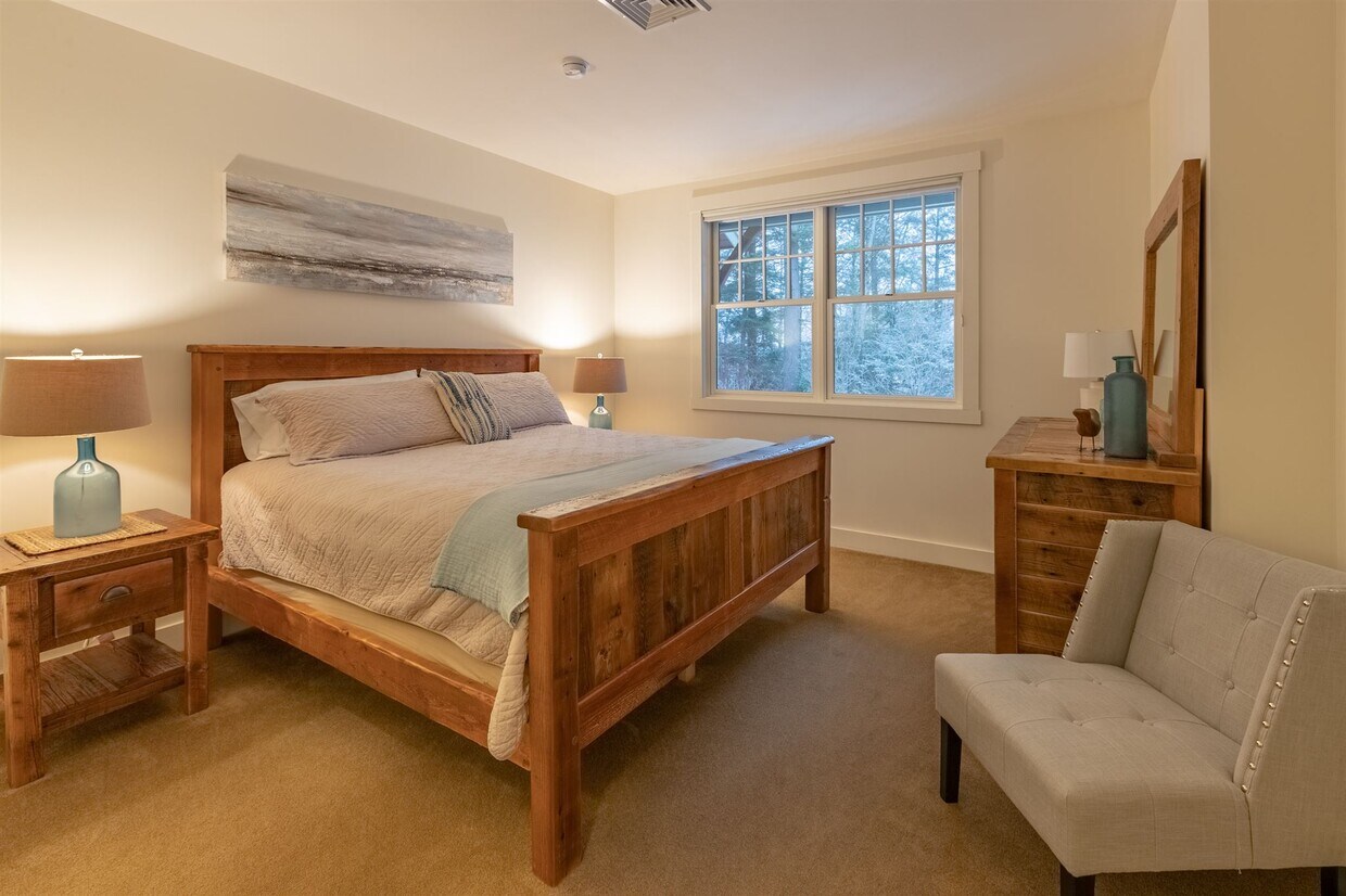 15 Riverside Terrace Dr, Lincoln, NH 03251 Townhome Rentals in