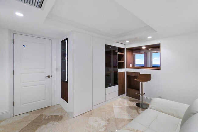 Building Photo - 2727 S Ocean Blvd