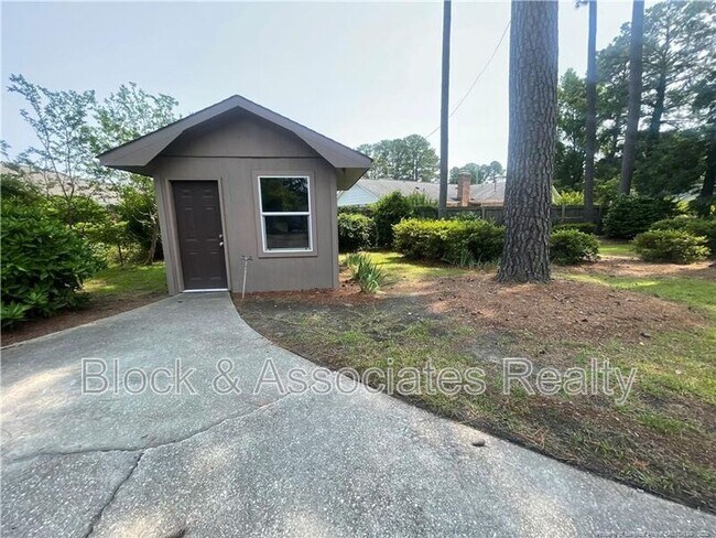 Building Photo - 470 Lennox Dr