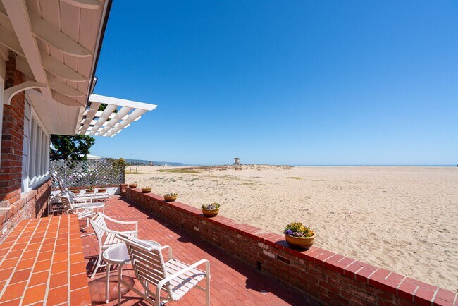 Foto del edificio - Winter Lease in Exclusive Peninsula Point ...