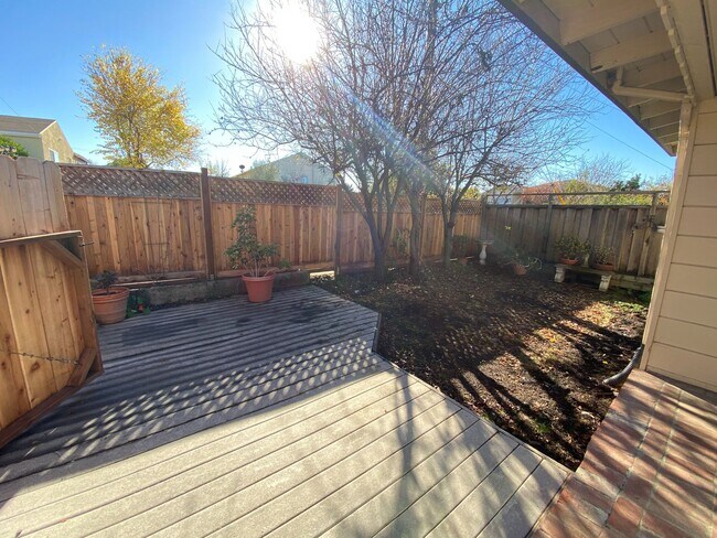 Building Photo - Advent- Large Urban Home W/ Low Deposit, B...