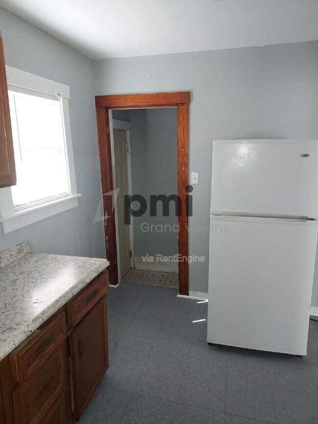 Foto del edificio - 875 W Waggoner St