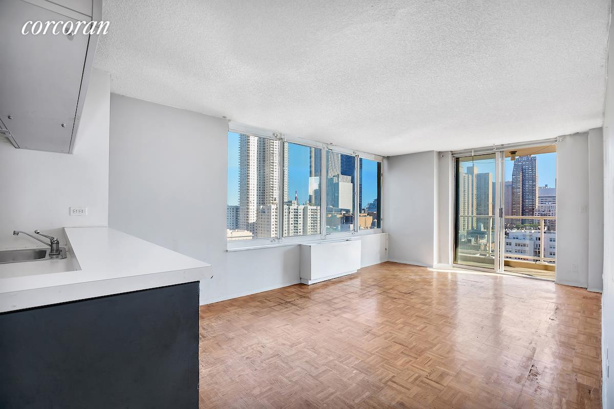 Foto principal - 404 E 79th St