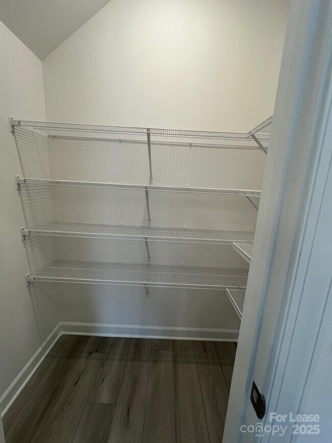 Foto del edificio - 1241 30th St Ln NE