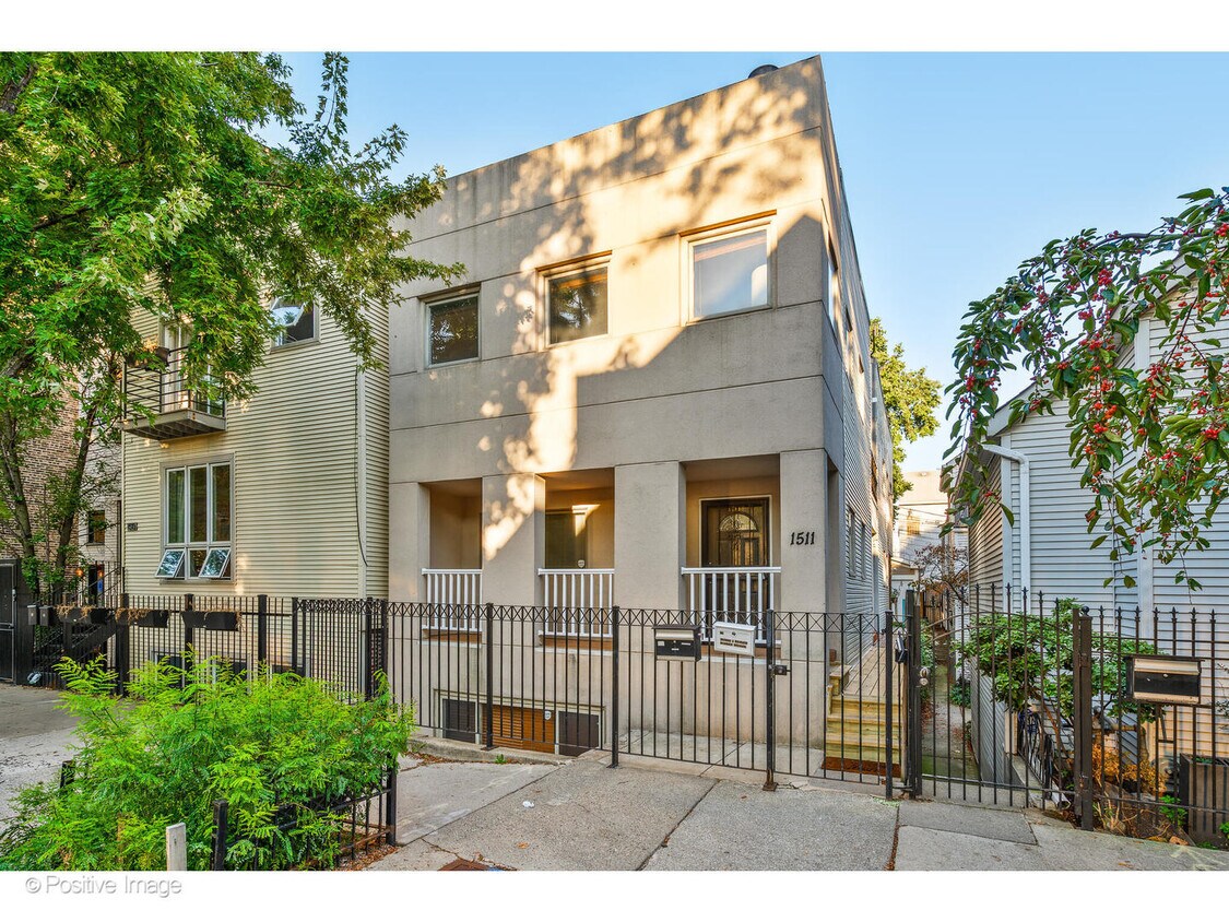 Primary Photo - 1511 N Paulina St