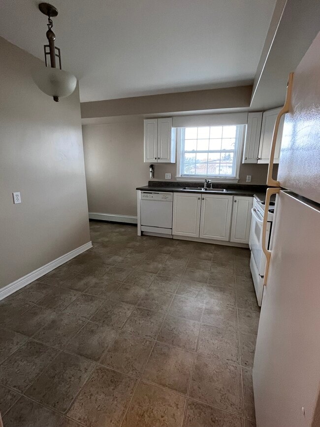 Building Photo - ONE BEDROOM APARTMENT AVAILABLE IN COLE HARBOUR