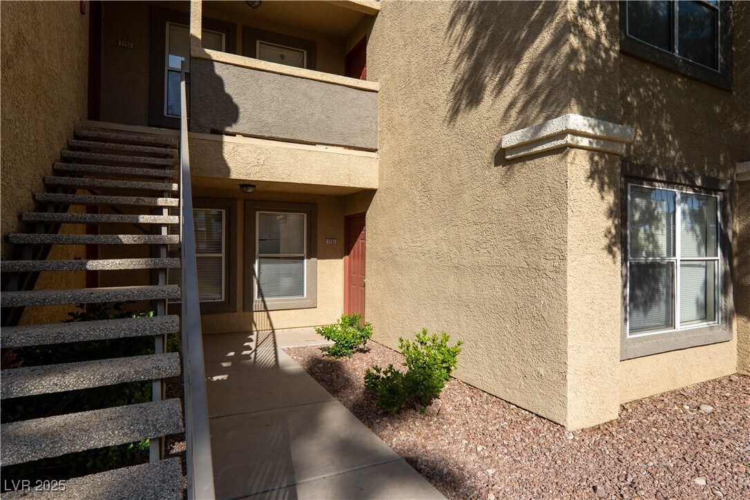 Foto principal - 2300 E Silverado Ranch Blvd