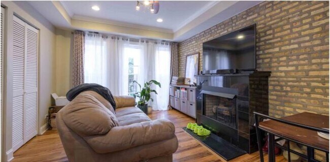 Foto del edificio - 1644 W Greenleaf Ave