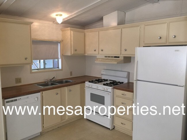 Foto del edificio - Great 2 Bedroom 1 Bathroom Home in Hesperia!