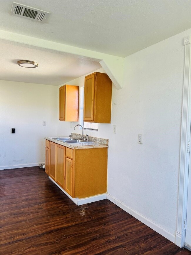 Foto del edificio - 411 N Parrish St