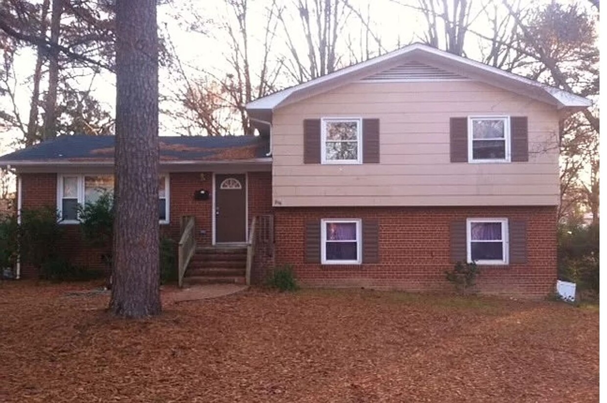 Primary Photo - Must see This 4 Bedroom 2 Bath Tri Level H...