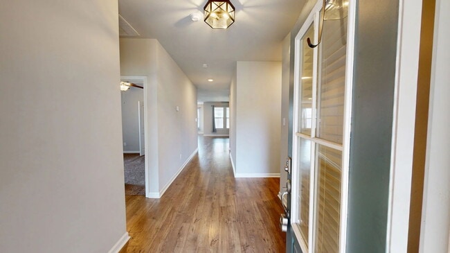 Foto del edificio - 3139 Crest Ln