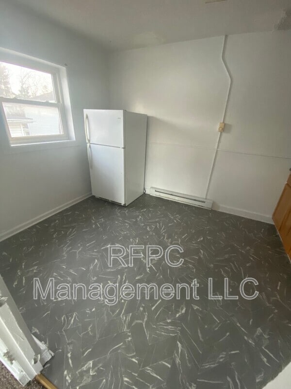 Building Photo - 209 College Ave