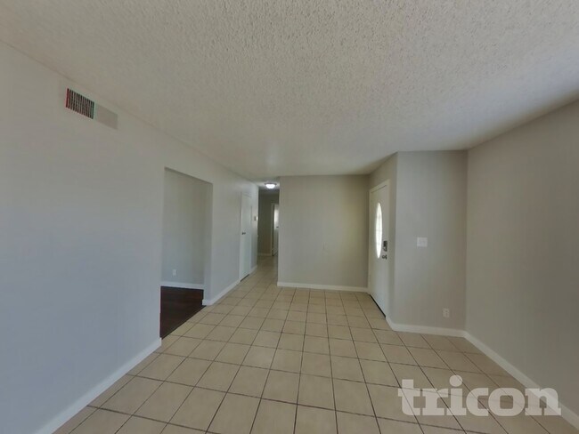 Foto del edificio - 7147 Fenway Ave