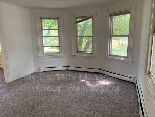 Building Photo - 719 Pembroke Ave