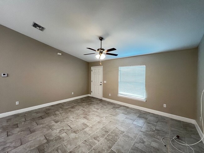 Building Photo - BEAUTIFUL 3 Bedroom, 2 Bathroom Home in Oc...
