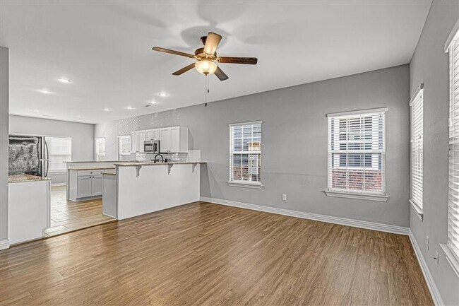 Foto del edificio - 1429 E Huntsville Rd