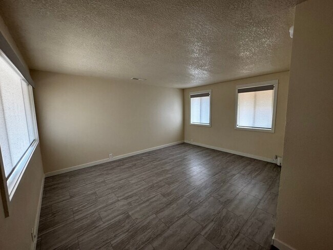 Foto del edificio - Charming 3 Bedroom Home with Beautiful Backyard & RV Parking