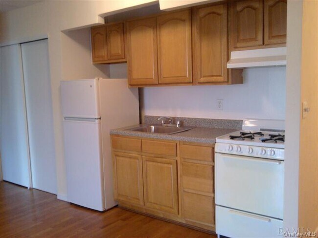 Foto del edificio - 687 Bronx River Rd