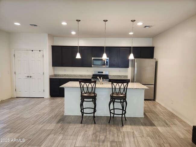 Foto del edificio - 148 N 56th Pl