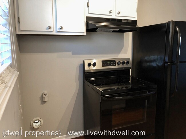 Building Photo - 3500 7th Ct S