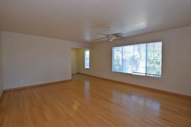 Building Photo - Beautiful Home in a Corner Lot!