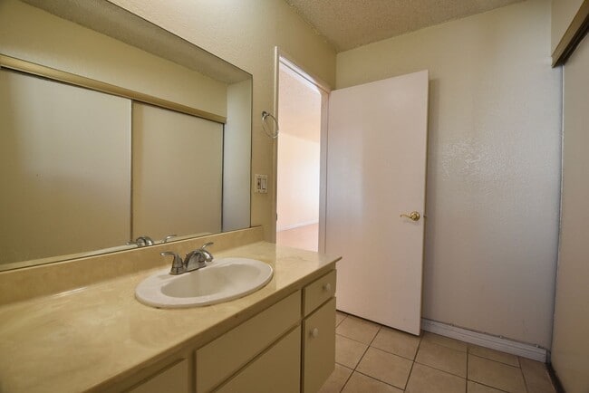 Building Photo - 4930 Whitsett Ave