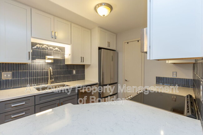 Foto del edificio - 2800 Kalmia Ave