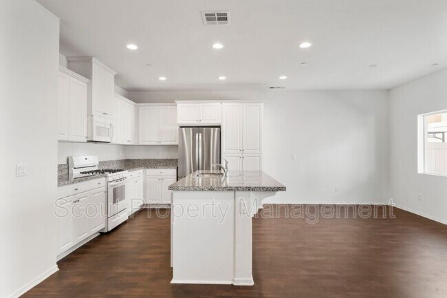 Building Photo - 24309 Bay Laurel Ave
