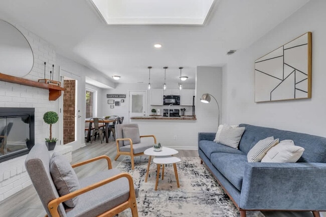 Building Photo - 402 Symons St