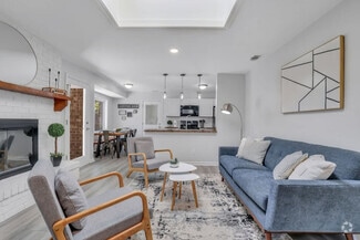 Building Photo - 402 Symons St