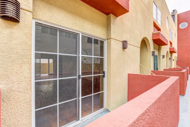 Building Photo - 108 N Orlando Ave