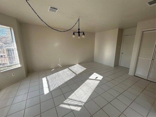 Foto del edificio - 8411 Priest River Dr