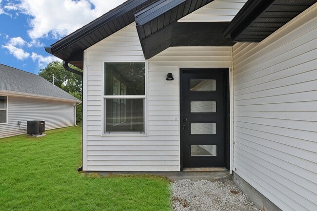 Building Photo - BRAND NEW 3 Bedroom | 2 Bathroom | 2 Car G...