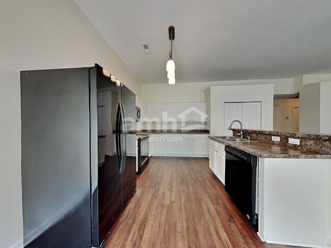 Foto del edificio - 120 Salem Ridge Ct