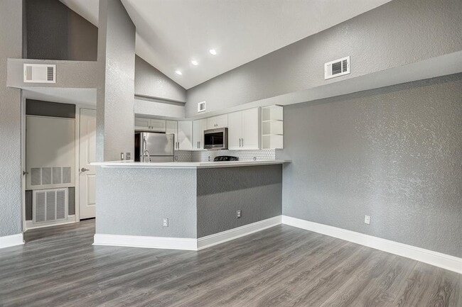 Building Photo - 2121 El Paseo St