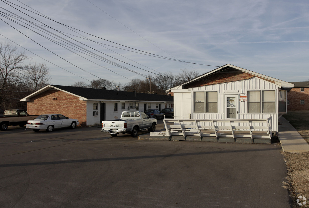 Primary Photo - Madison Manor Apartments