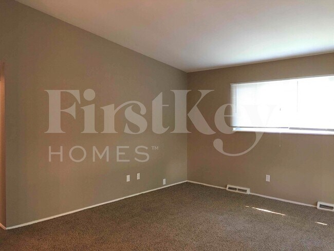 Building Photo - 2560 Pheasant Dr