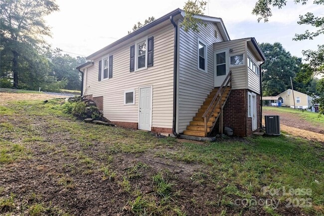 Building Photo - 1488 Hilltop St